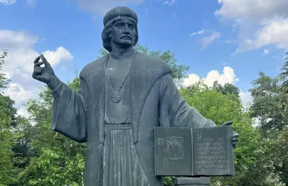 Помнік у пражскіх Градчанах
