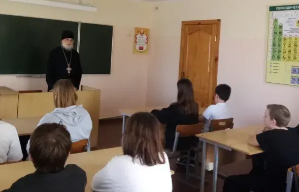 У назвах тэмаў заняткаў прысутнічаюць словы "духоўнасць", "міласэрнасць", "пакора" і "лагоднасць"

