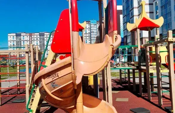 Пластыкавае палатно горкі было проста выламана
