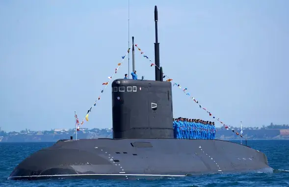 Лодка сышла на дно на месцы ўзрыву
