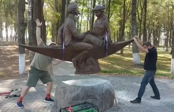 Установка скульптурной композиции
