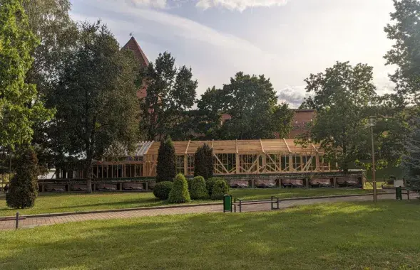 Рэстаран каля Лідскага замка
