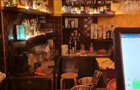 Відэакамера на верхняй паліцы ў мінскім рэстаране
