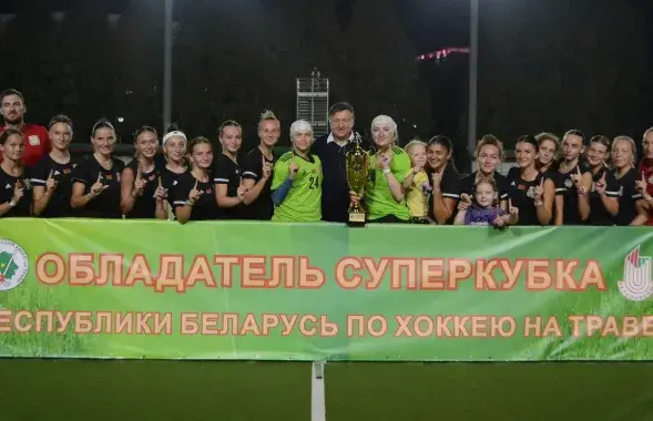 "Вікторыя" з ганаровым трафеем
