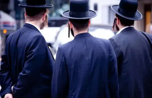 Частка пасажыраў — артадаксальных іўдзеяў падчас першага рэйса ігнаравалі ўказанні экіпажа, ілюстрацыйнае фота

