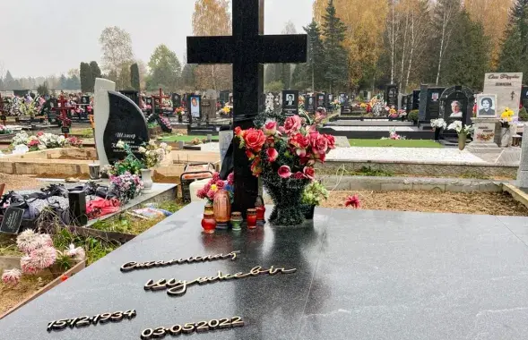 Памятник на могиле Станислава Шушкевича

