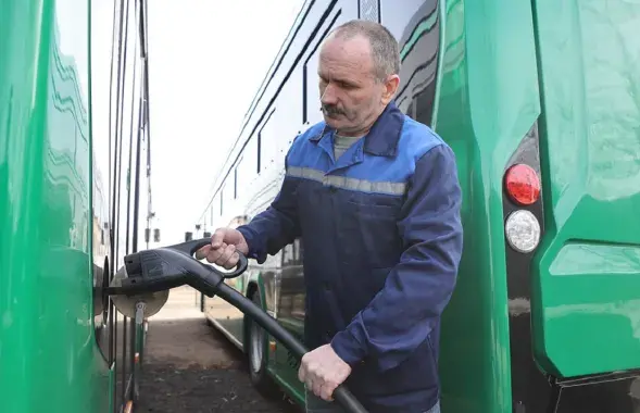 Charging an electric bus
