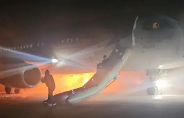 Самалёт Sukhoi Superjet 100 у Антальі
