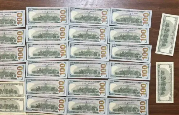 Грошы, забытыя мінчуком
