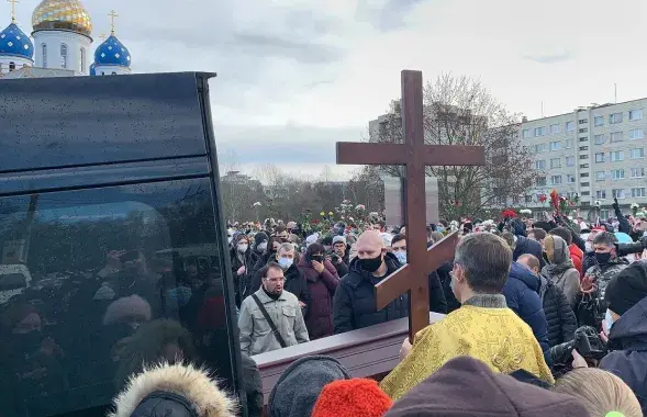 Каля царквы на вуліцы Гамарніка ў Мінску&nbsp;

