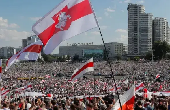 Белорусы
