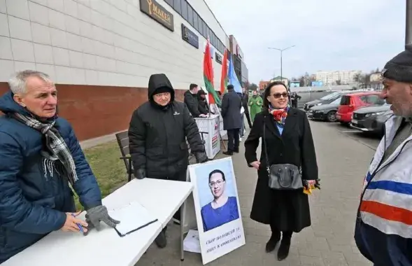 Ганна Канапацкая збірае подпісы
