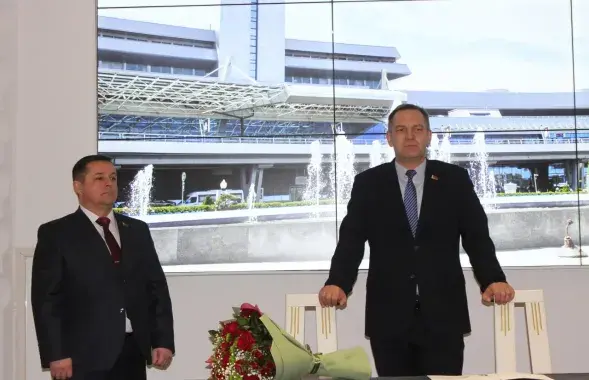 Уладзімір Чаравухін (злева) і міністр Аляксей Ляхновіч

