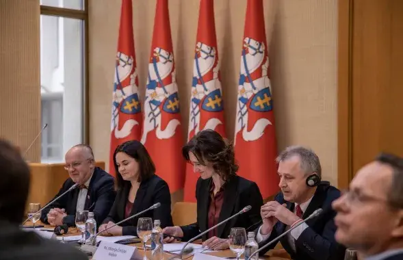 Святлана Ціханоўская і Анатоль Лябедзька ў Сейме Літвы
