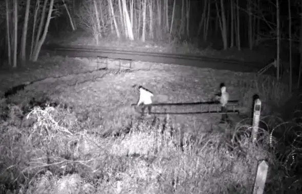 Мігранты спрабуюць перайсці мяжу, ілюстрацыйнае фота
