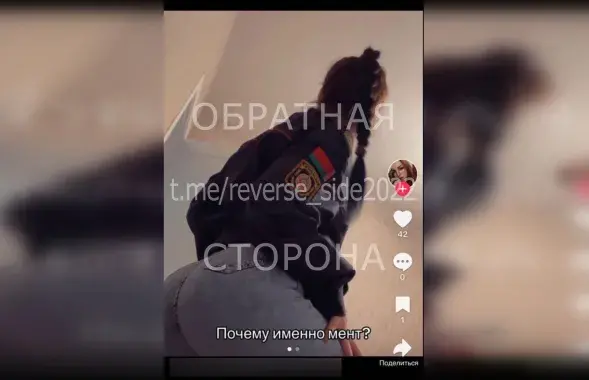 Дзяўчына станчыла ў міліцэйскай форме
