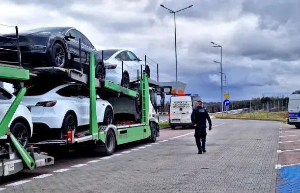 Перавозка электракараў Tesla

