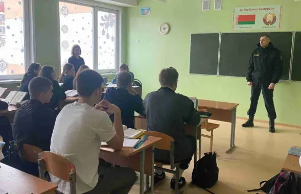Милиционер в школе, декабрь 2024-го
