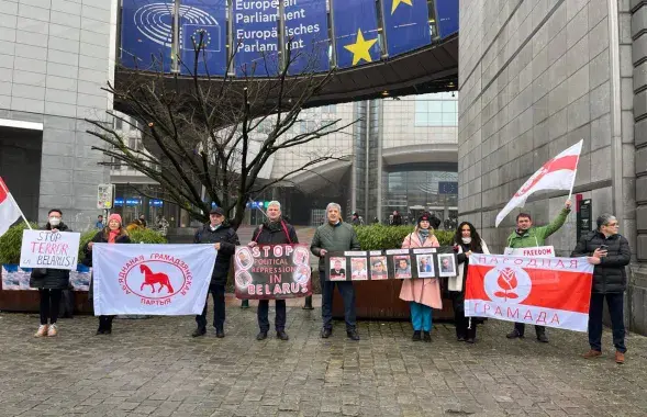 Акцыя каля Еўрапарламента
