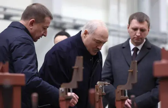 Александр Лукашенко на МАЗе
