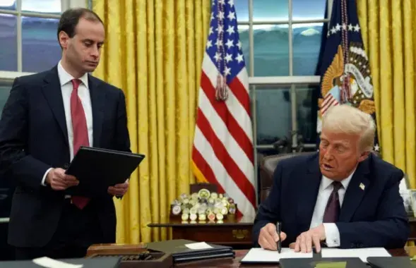 Дональд Трамп у Белым доме падпісвае дакументы, 20 студзеня 2025 года
