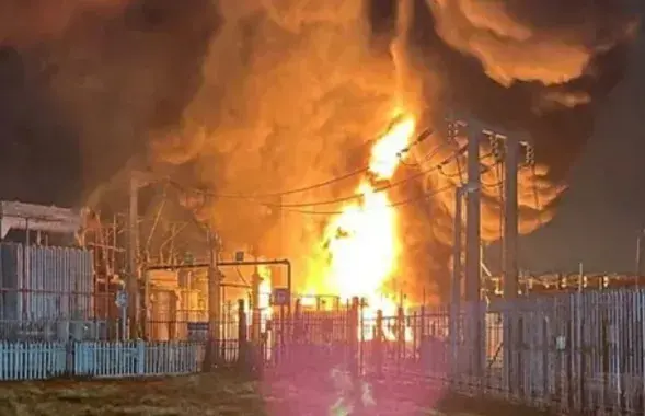 Пажар на электрападстанцыі ўдалося ўзяць "пад кантроль" толькі раніцай
