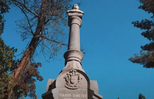 Памятник Игнатию Домейко в Чили
