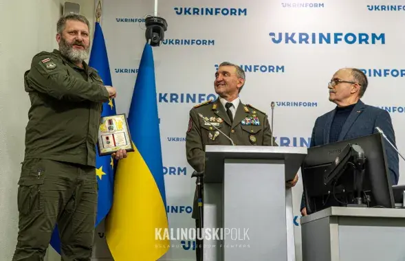Калиновцев наградили Стальным крестом "За вашу и нашу свободу"
