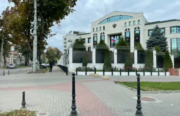 "Явные доказательства деятельности, противоречащей дипломатическому статусу"
