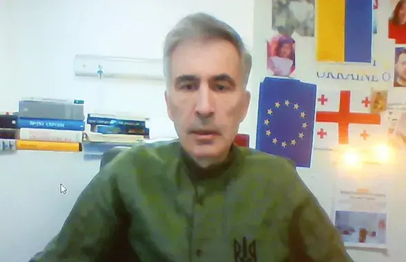 Міхаіл Саакашвілі за кратамі
