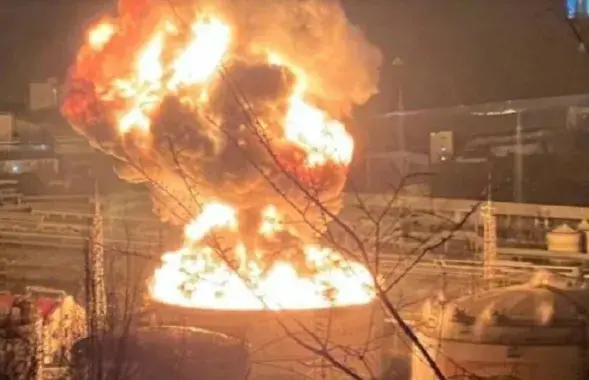 Загарэўся адзін з рэзервуараў з бензінам
