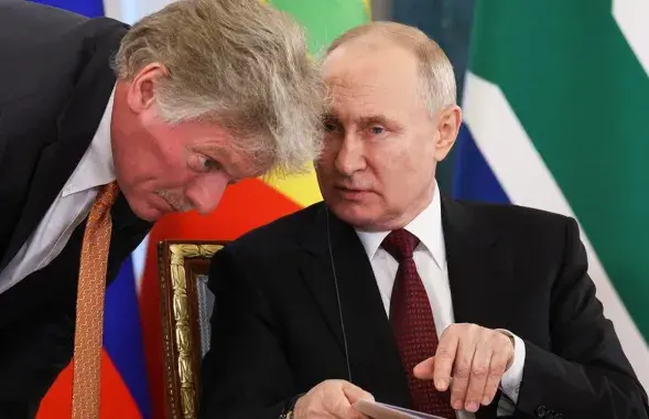 Прэс-сакратар Дзмітрый Пяскоў і прэзідэнт Расіі Уладзімір Пуцін

