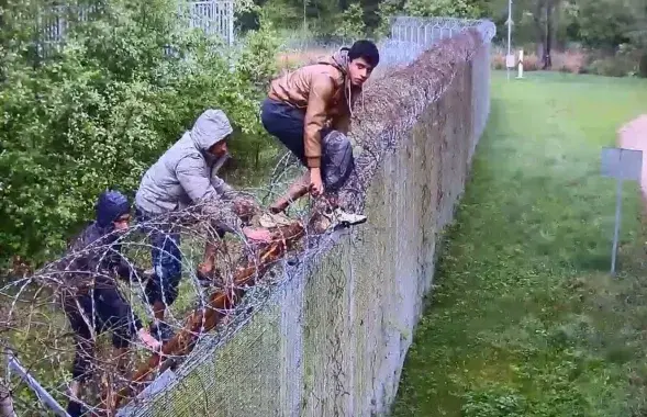 Мігранты на мяжы, ілюстрацыйнае фота
