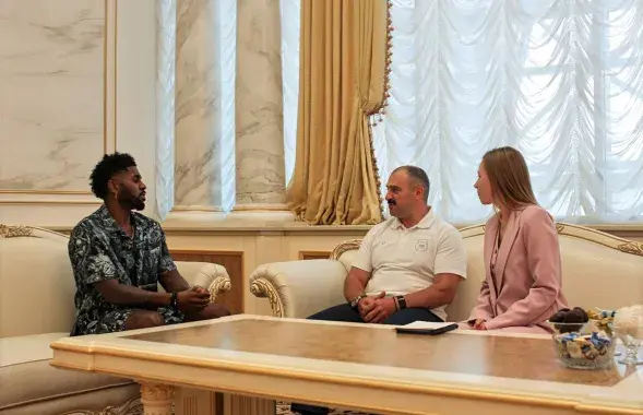 Джэйсан Дэрула на сустрэчы з Віктарам Лукашэнкам
