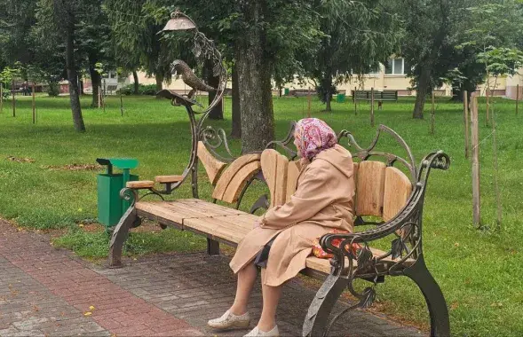 У Лідзе паставілі алею арт-лавак да Дня беларускага пісьменства
