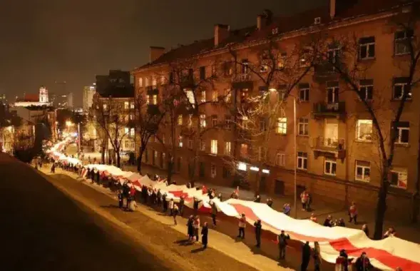 Беларусы

