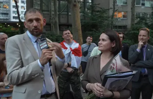Святлана і Сяргей Ціханоўскія падчас сустрэчы з беларусамі ў Нью-Ёрку
