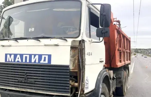 Грузавік урэзаўся ў гарадскі аўтобус у Мінску
