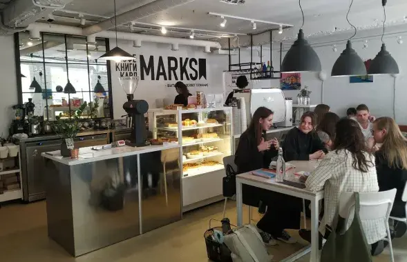 У кафэ Marks
