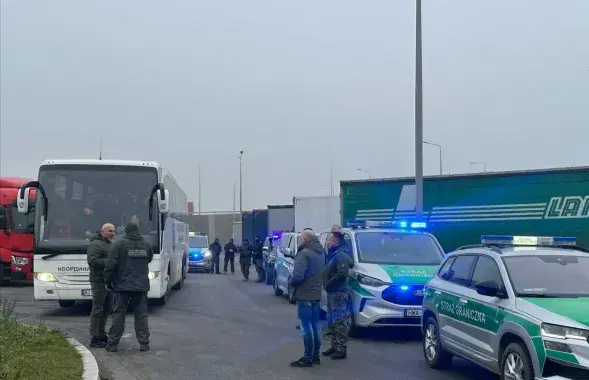 Автобус с экс-политзаключенными по дороге из Польши в Литву
