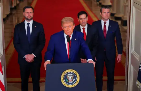 Дональд Трамп и представители его администрации
