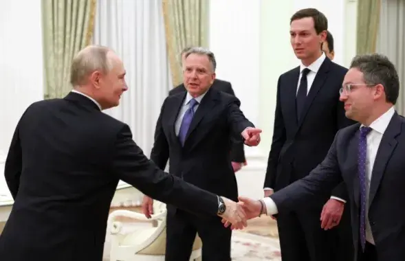 Стыв Уіткаф, Джарэд Кушнер і Уладзімір Пуцін
