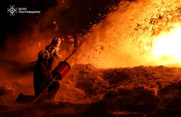 Пожары на Полтавщине после российской атаки
