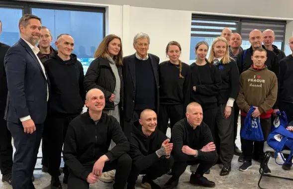 Belarusian political prisoners with John Cole
