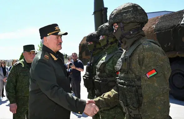 Лукашэнка і вайскоўцы падчас сумесных ядзерных вучэнняў Беларусі і Расіі, 21 траўня 2026 года
