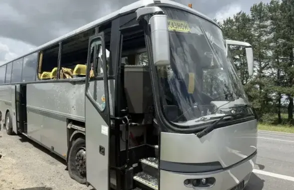 Аўтобус, які пацярпеў ад дронавай атакі
