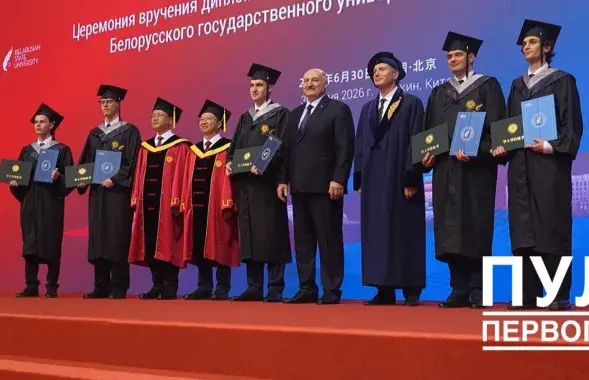 Мікалай і Аляксандр Лукашэнкі (у цэнтры)
