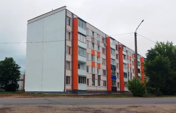 Дом, где был мурал с портретом Короткевича
