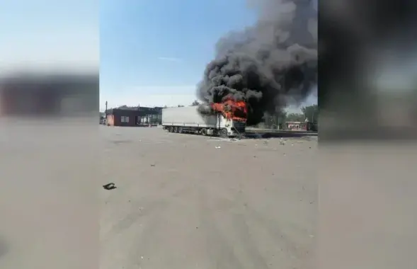 Атака дрона пашкодзіла беларускія фуры
