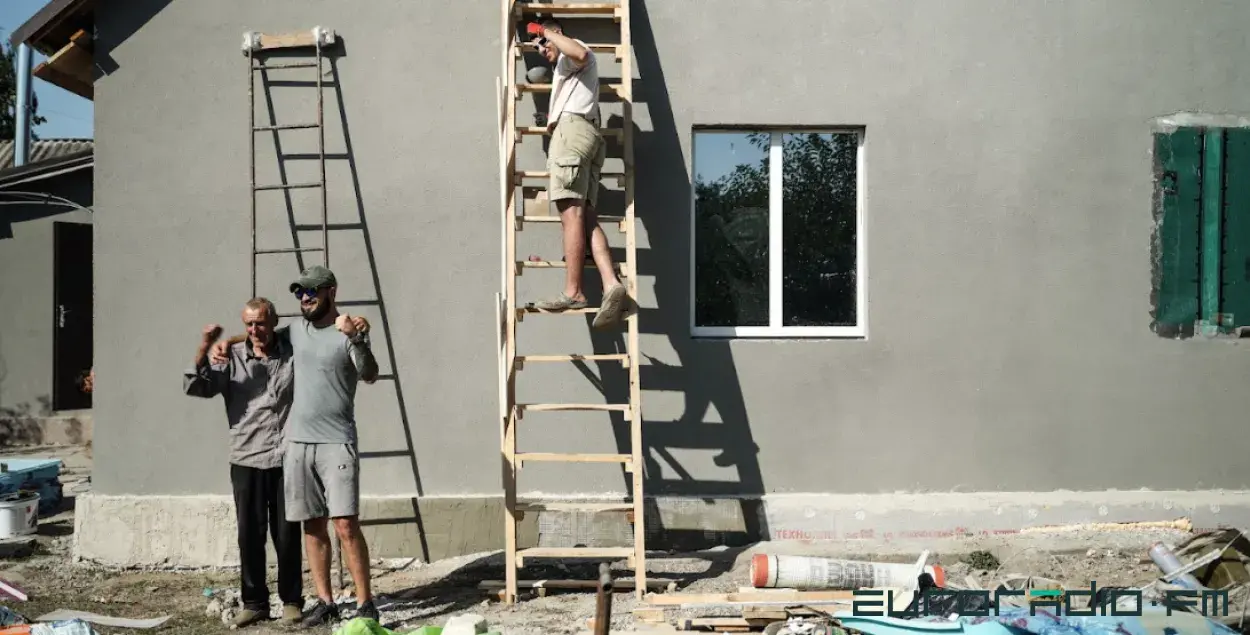 Рэпартаж з-пад Чарнігава, дзе талакою аднаўляюць разбуранае жыллё&nbsp;